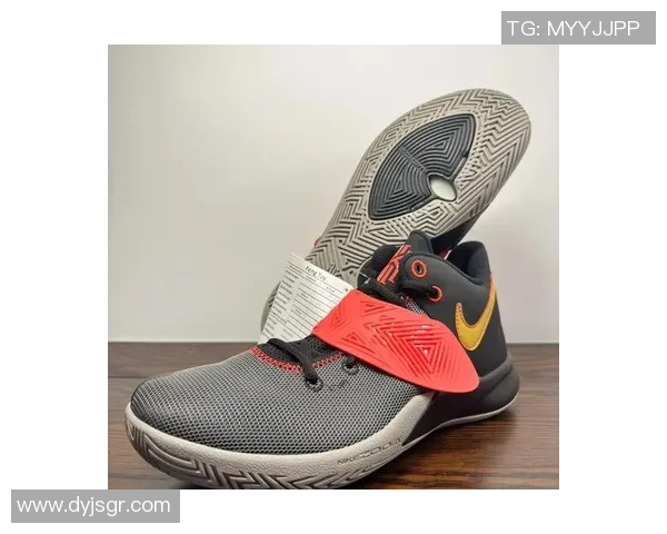 球星足球鞋个性字样解析 探秘顶级球员独特鞋款设计背后的故事